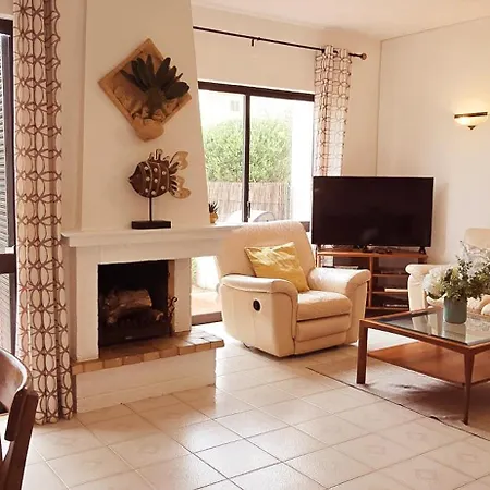 Villa Charmosa Junto à E à Marina De Vilamoura. Piscina. Wi-fi.